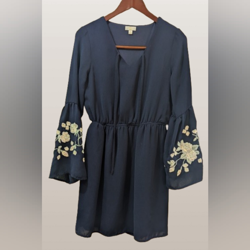 C Brand Navy Fabric Gold Label Gorgeous Embroidery Sleeves Size Small
